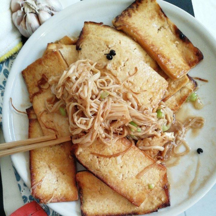 金针菇焖豆腐