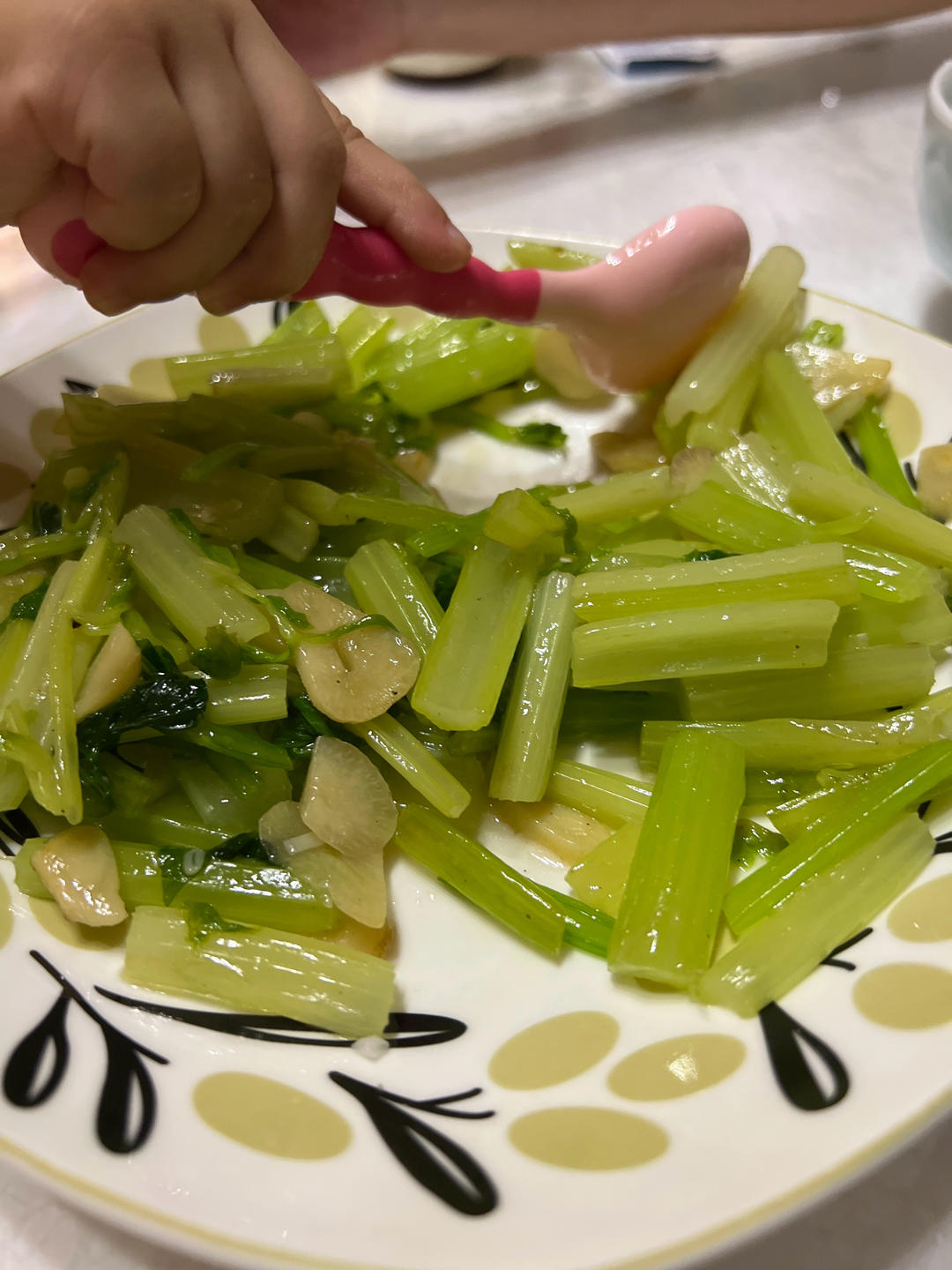 究极解油腻好菜：蒜炒西芹