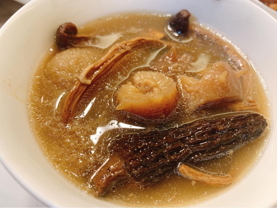 海参羊肚菌汤