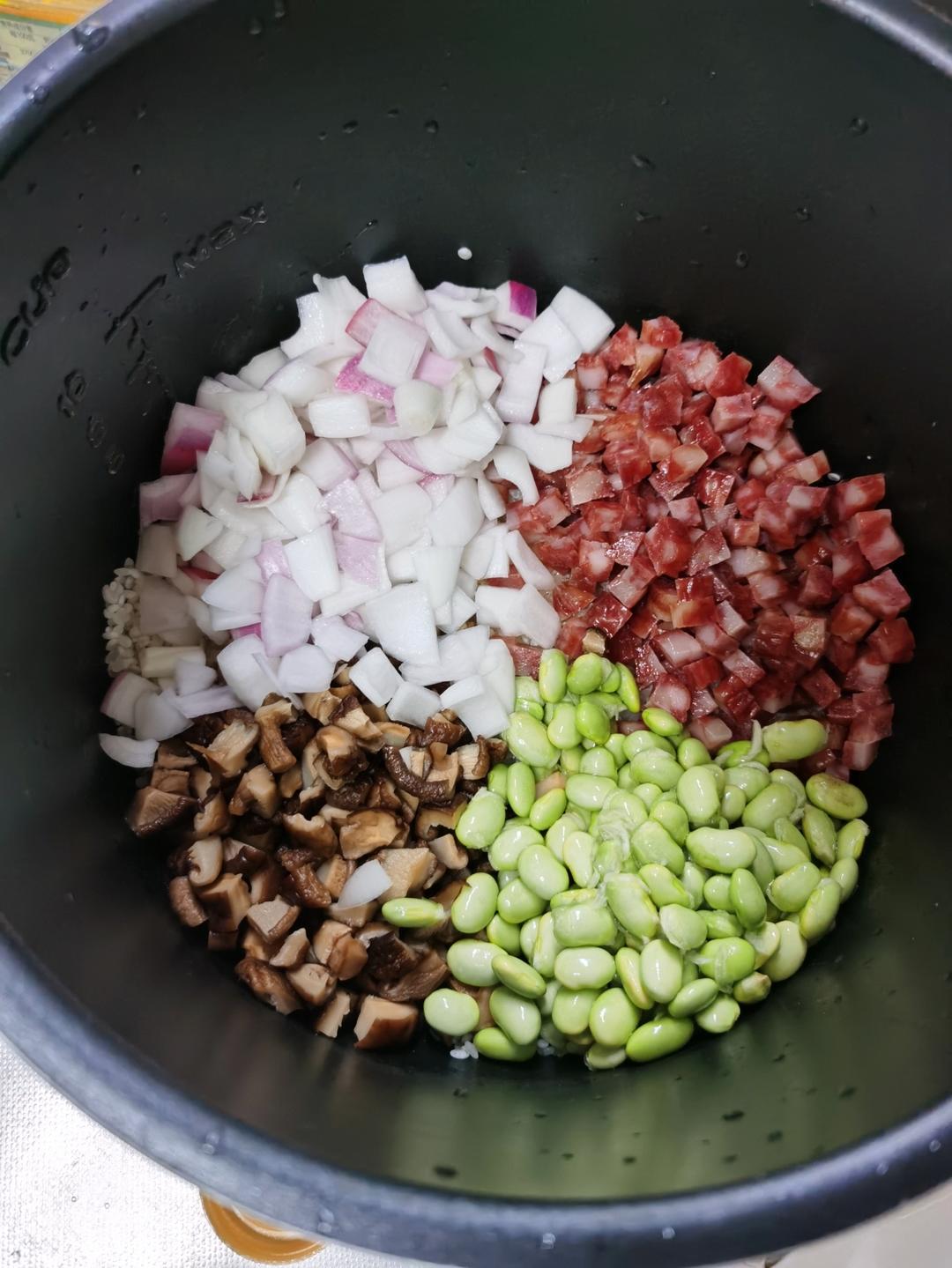 电饭锅香菇香肠饭(●´∀｀●)