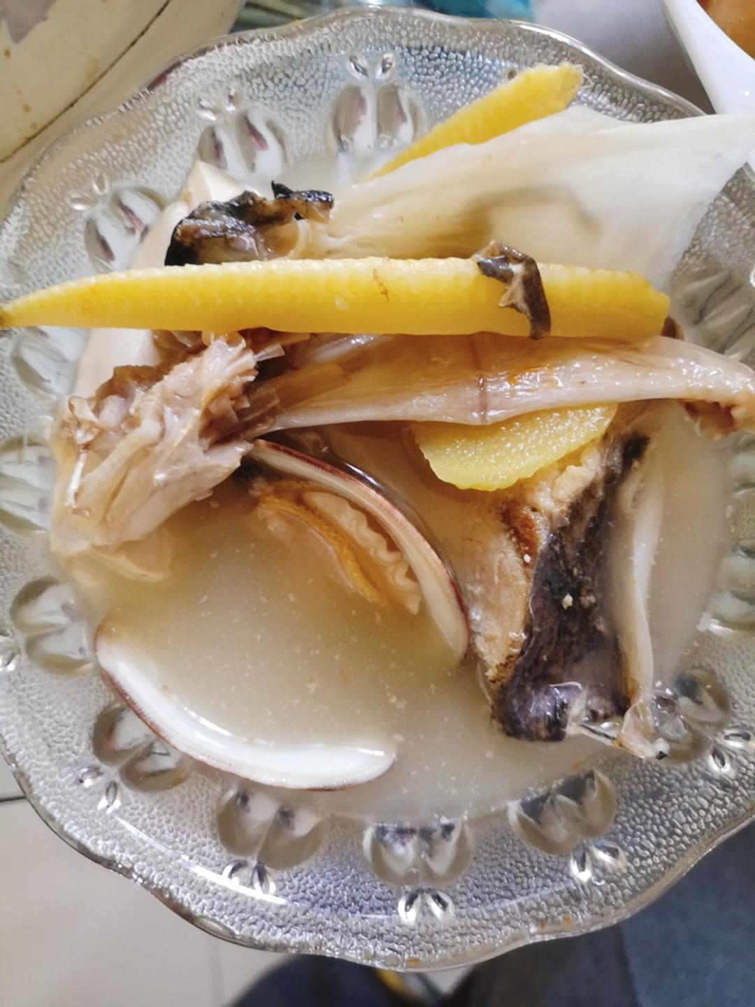 鲢鱼头炖豆腐汤