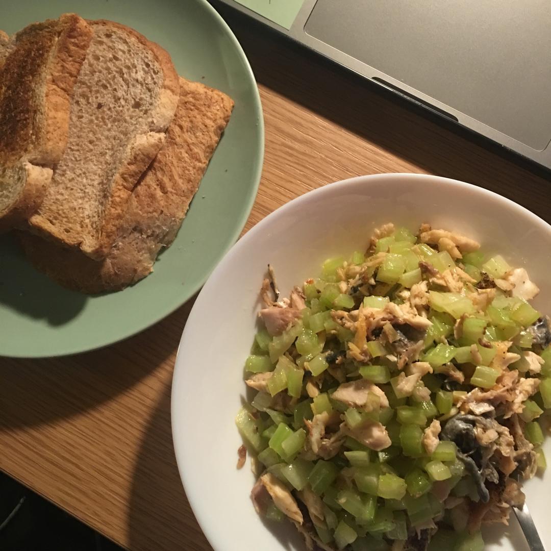 【健康三餐】鱼肉末炒西芹