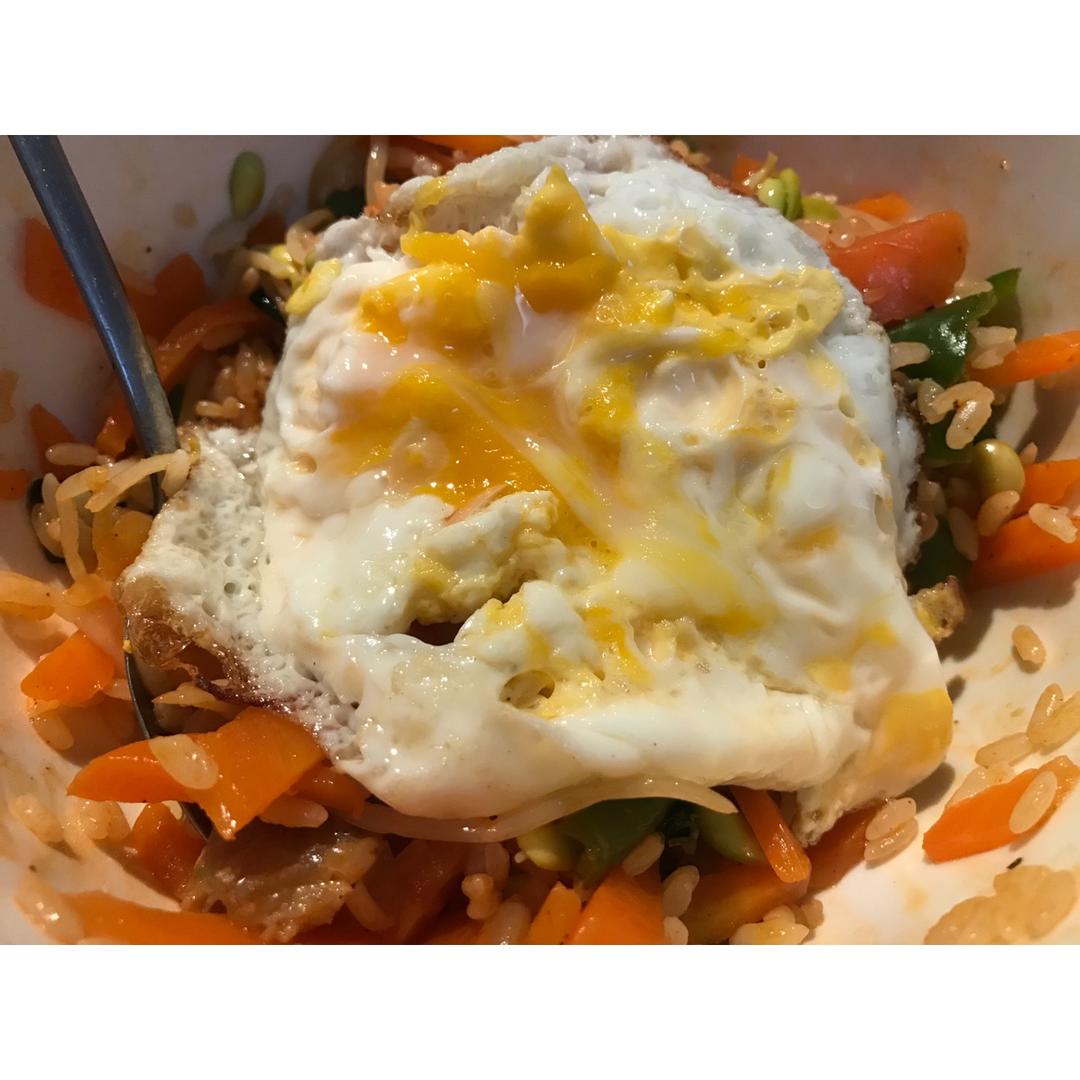 菜比饭多的韩式拌饭