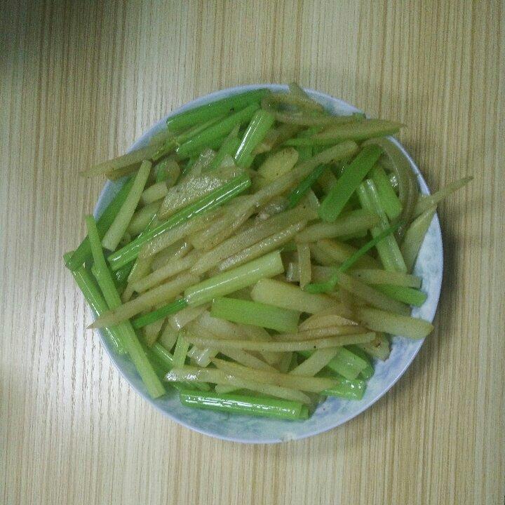 下饭菜  芹菜炒土豆丝