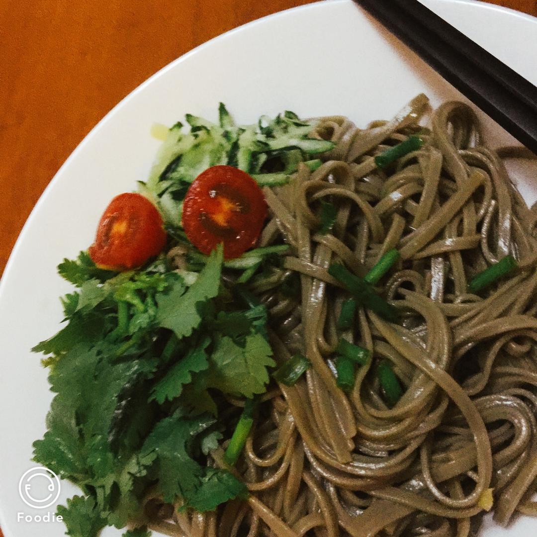 黄瓜芝香凉拌面丨健康·三餐