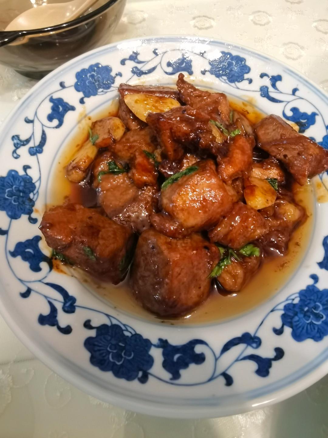 听起来就很好吃的黑椒蒜子牛肉粒