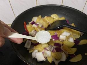 香喷喷的洋葱土豆片的做法 步骤9