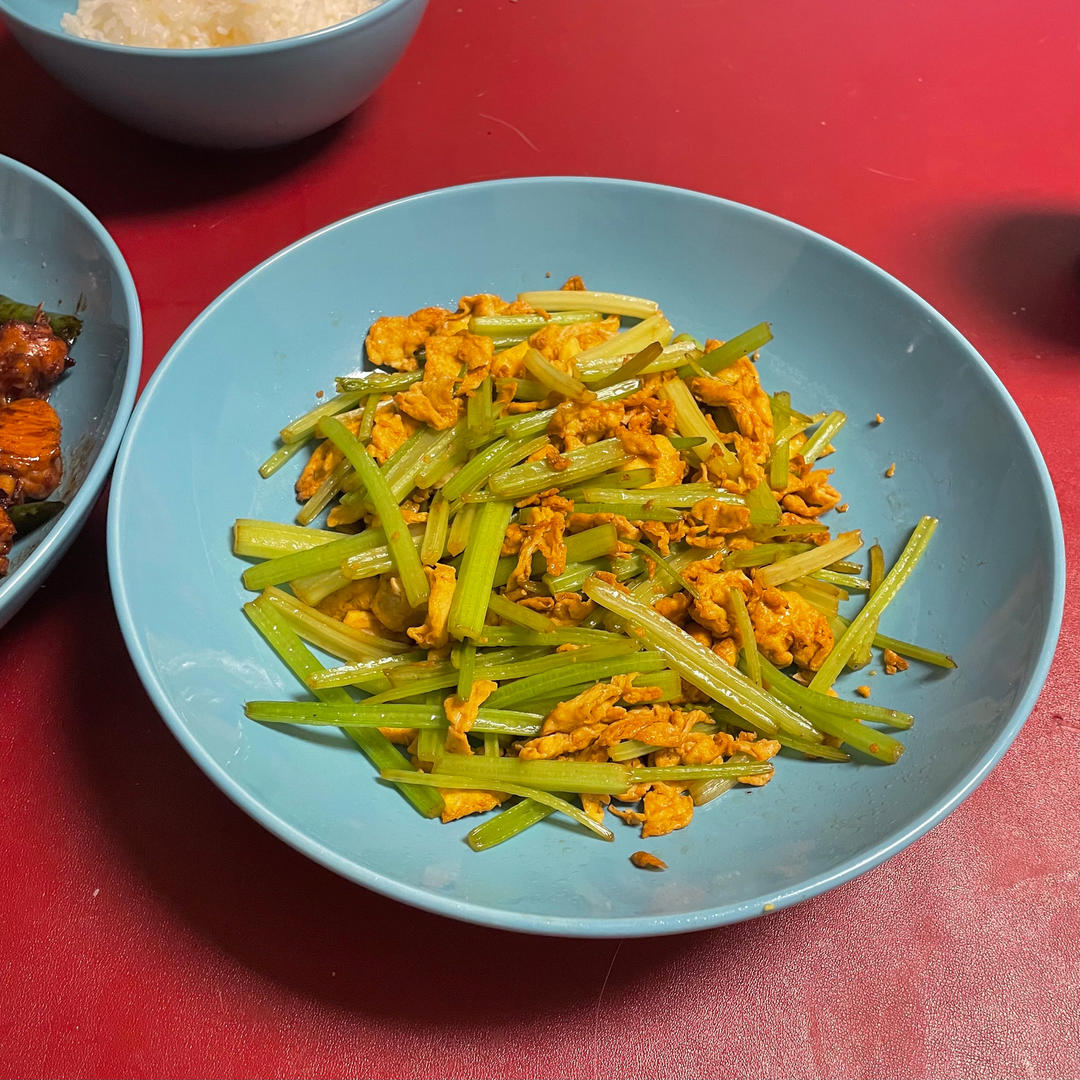 芹菜炒鸡蛋