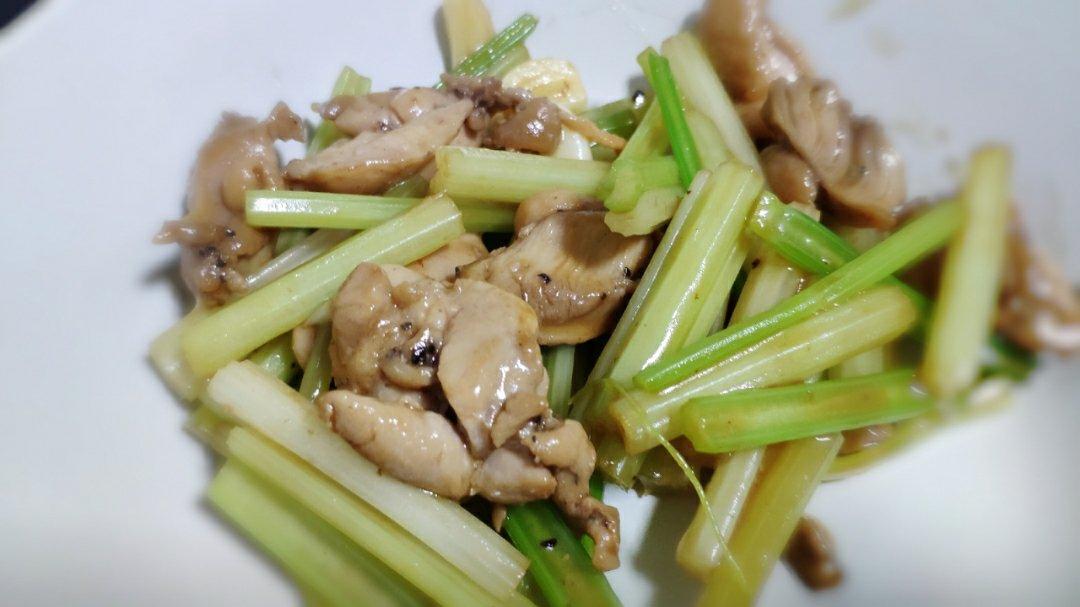 芹菜炒鸡肉