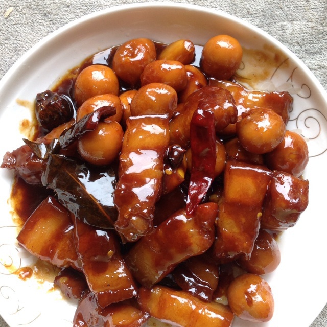 鹌鹑蛋红烧肉