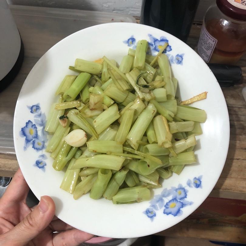 翠绿通菜、酸爽通菜梗，一菜两用
