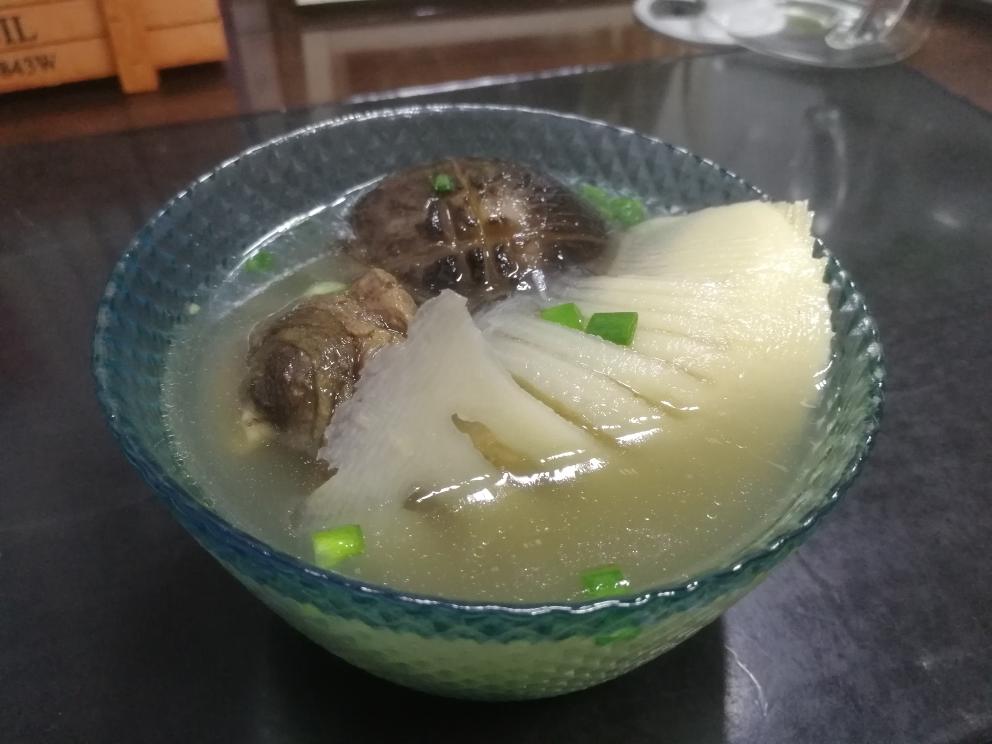 香菇冬笋炖鹅汤的做法