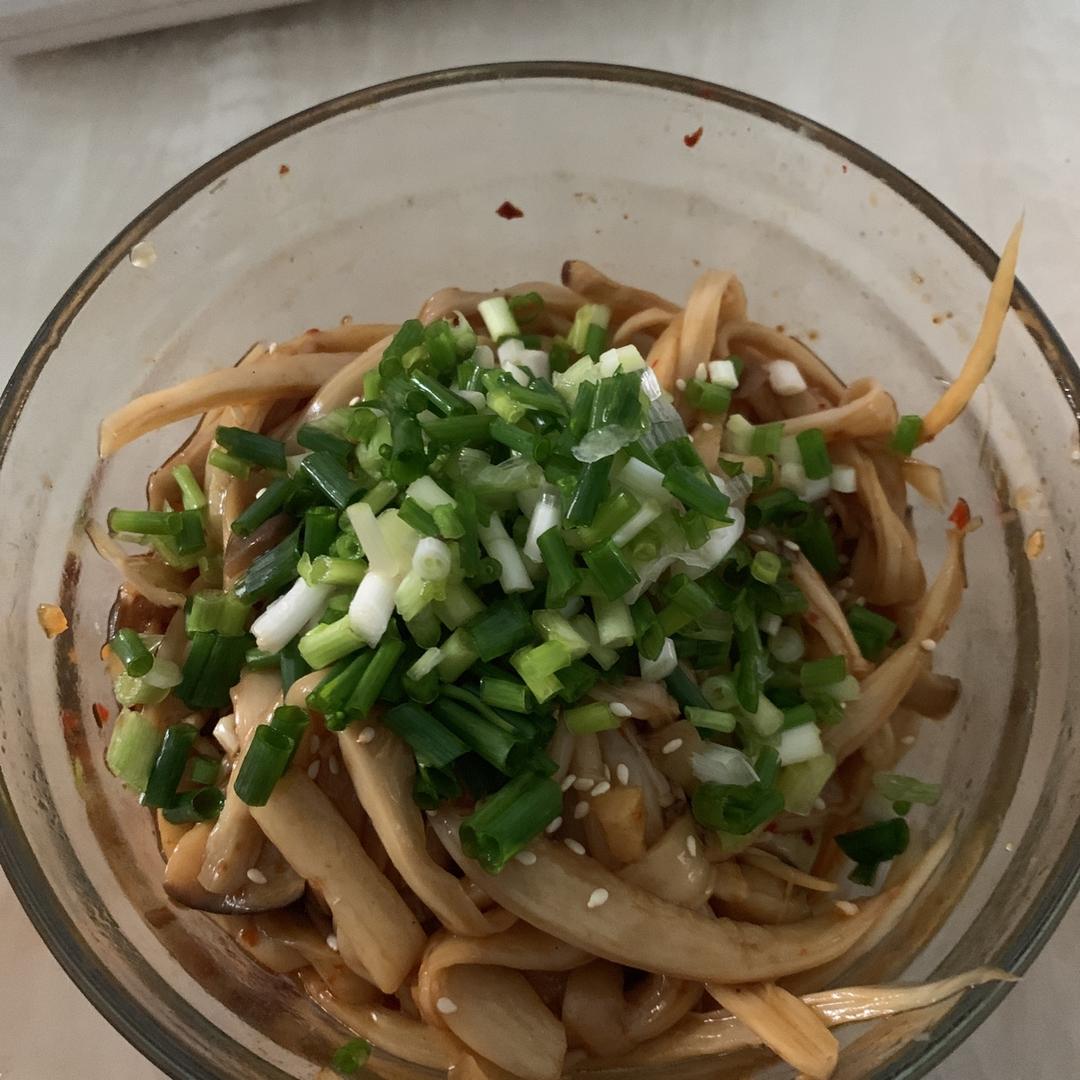 惊艳又开胃：凉拌手撕杏鲍菇（鸡腿菇）