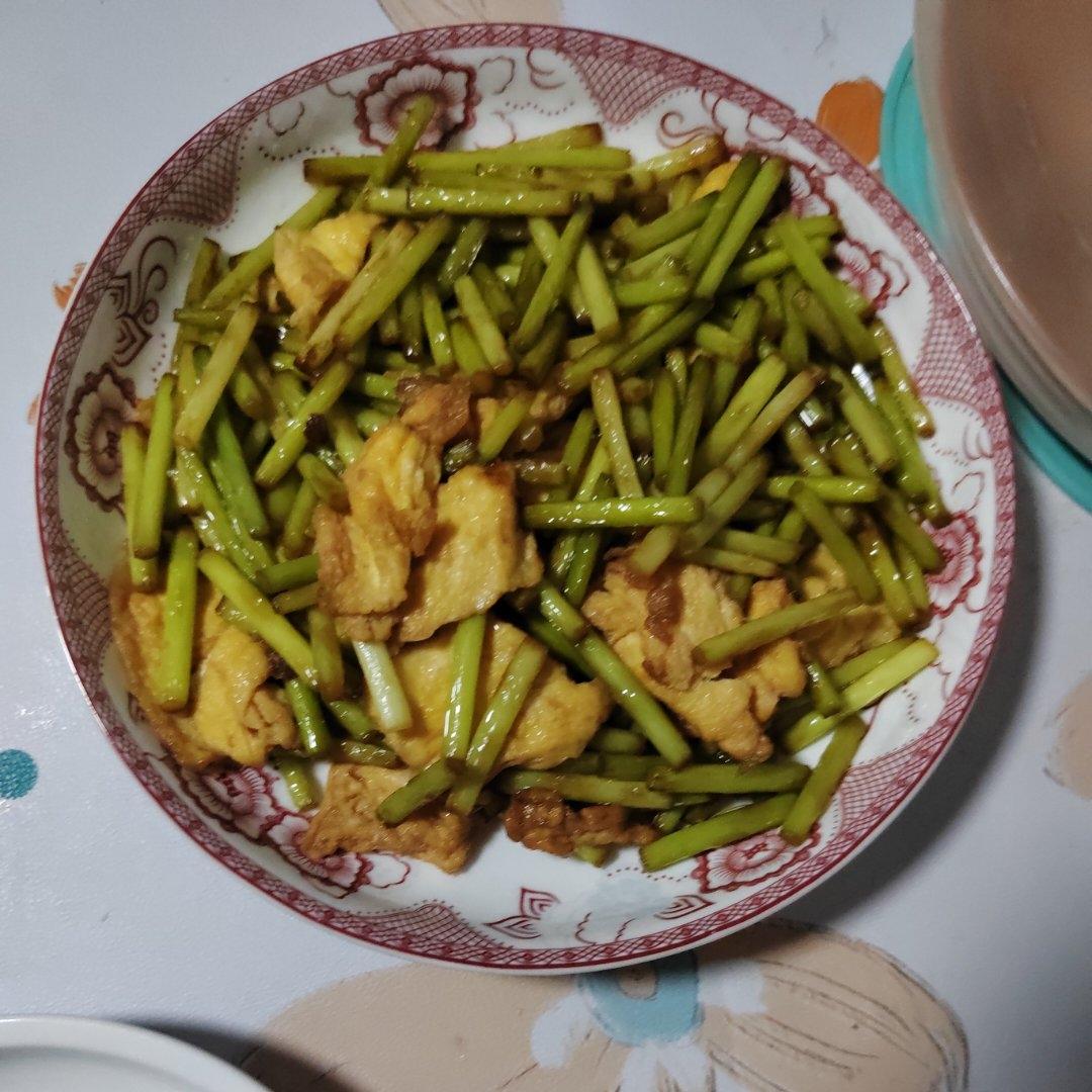 做法简单又下饭的炒蒜苔❗️