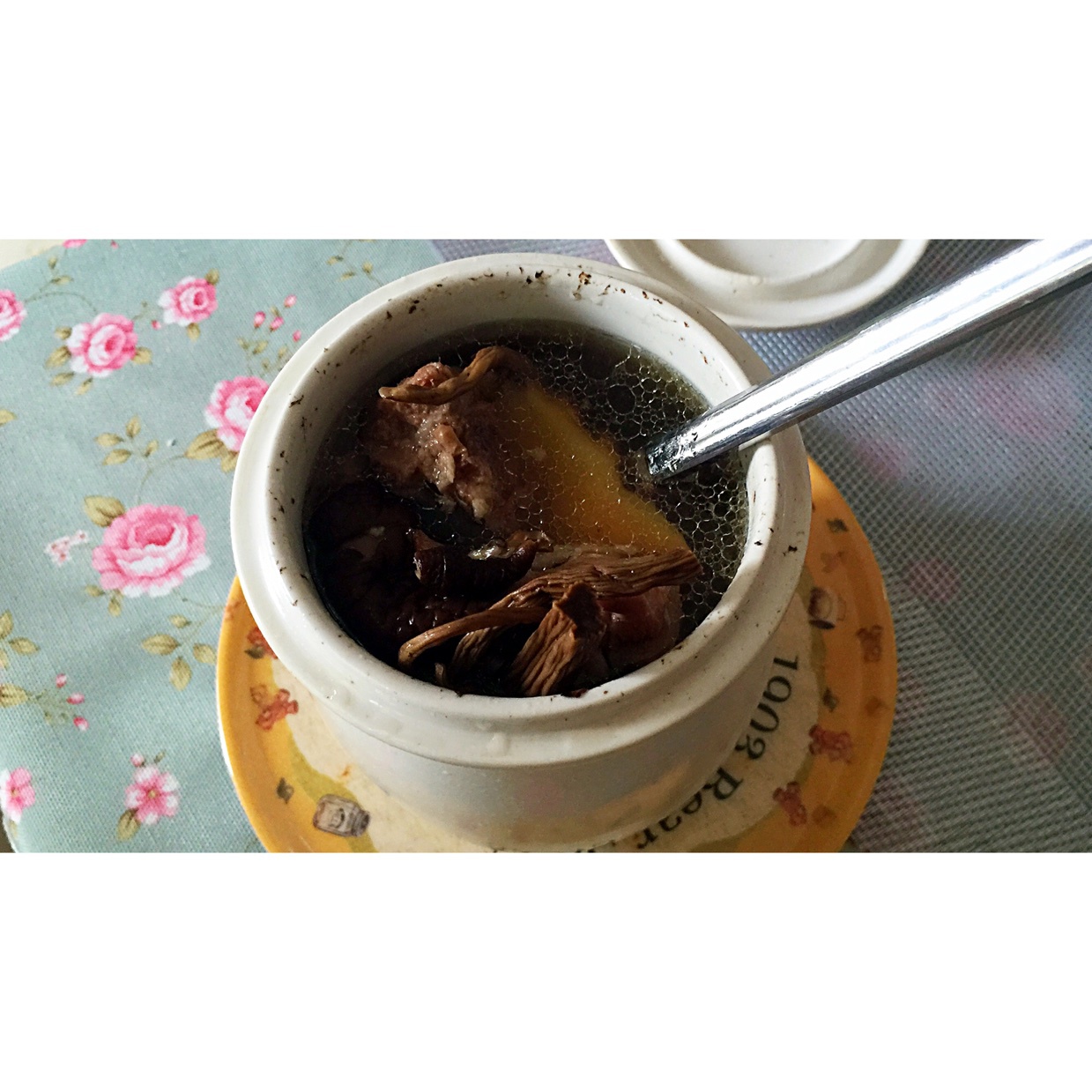 茶树菇排骨汤