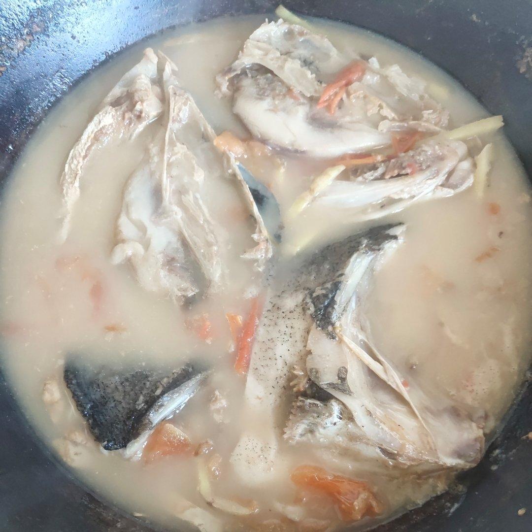 鲜鱼头汤