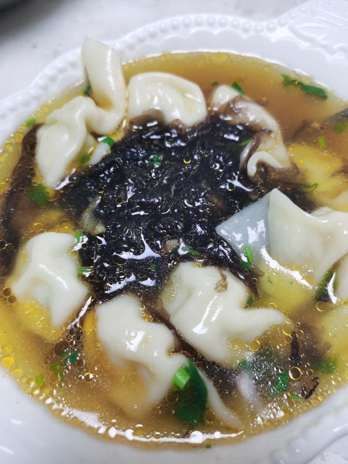 「巨好吃牛肉鲜虾馄饨」附馄饨灵魂的虾🦐油制作