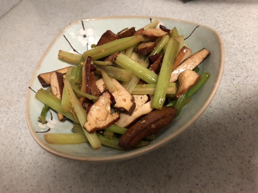 芹菜炒香干