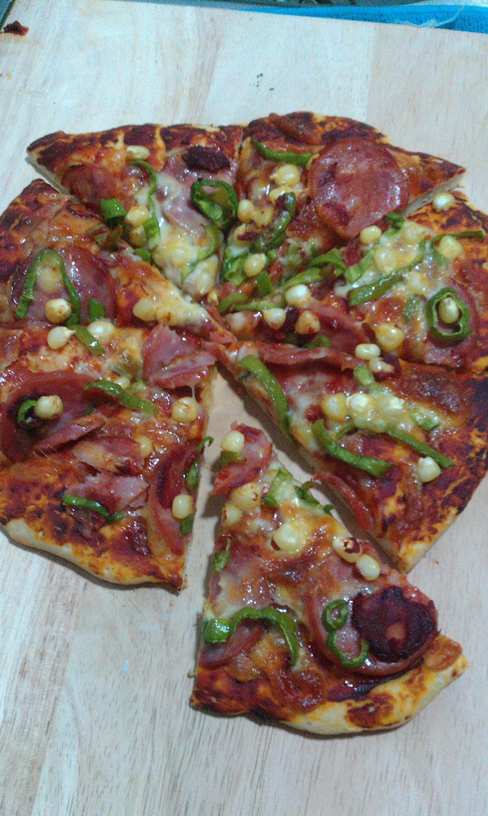 薄饼脆皮火腿pizza