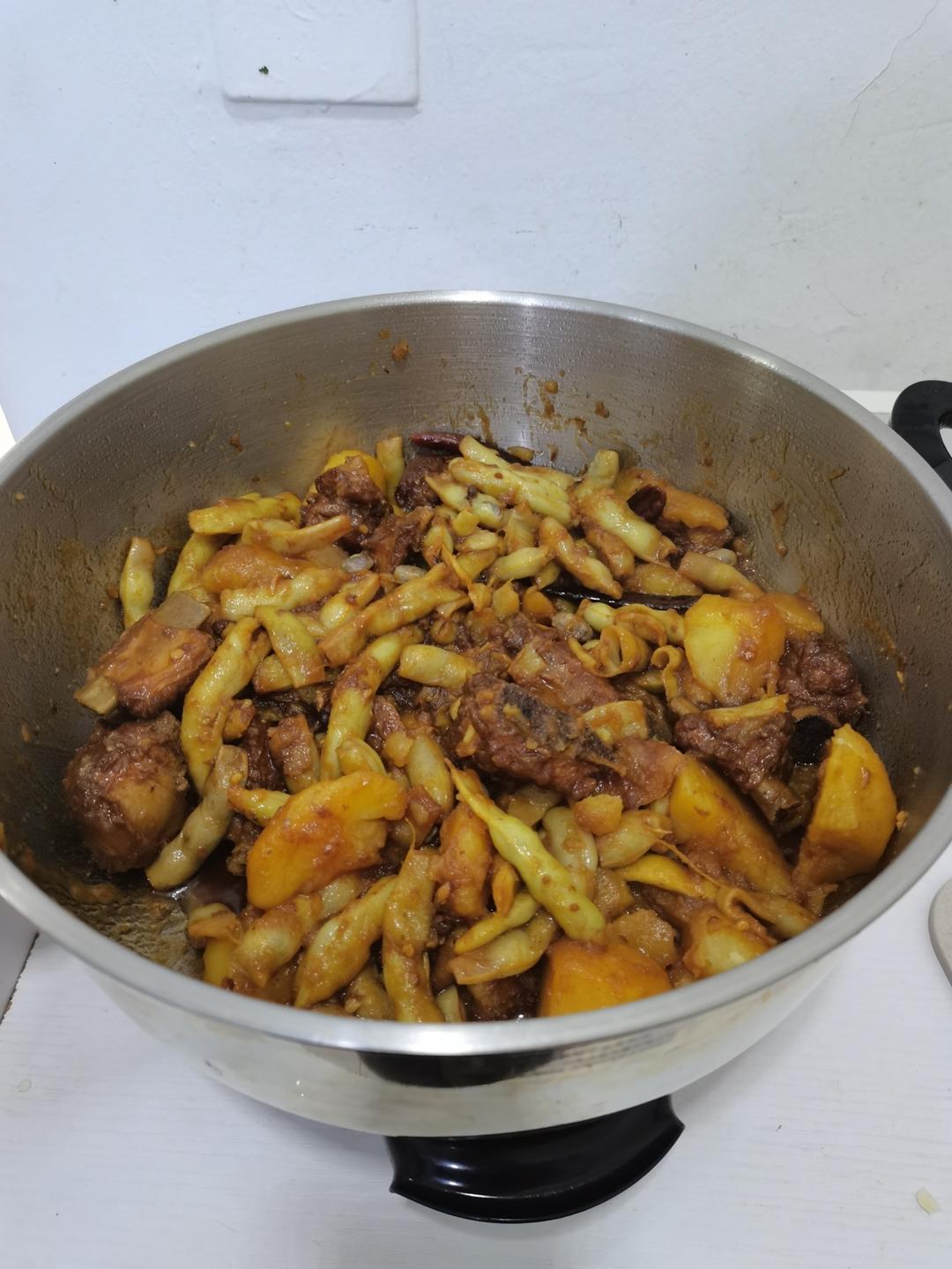 硬菜代表--排骨炖豆角土豆（豆角焖面胚子）