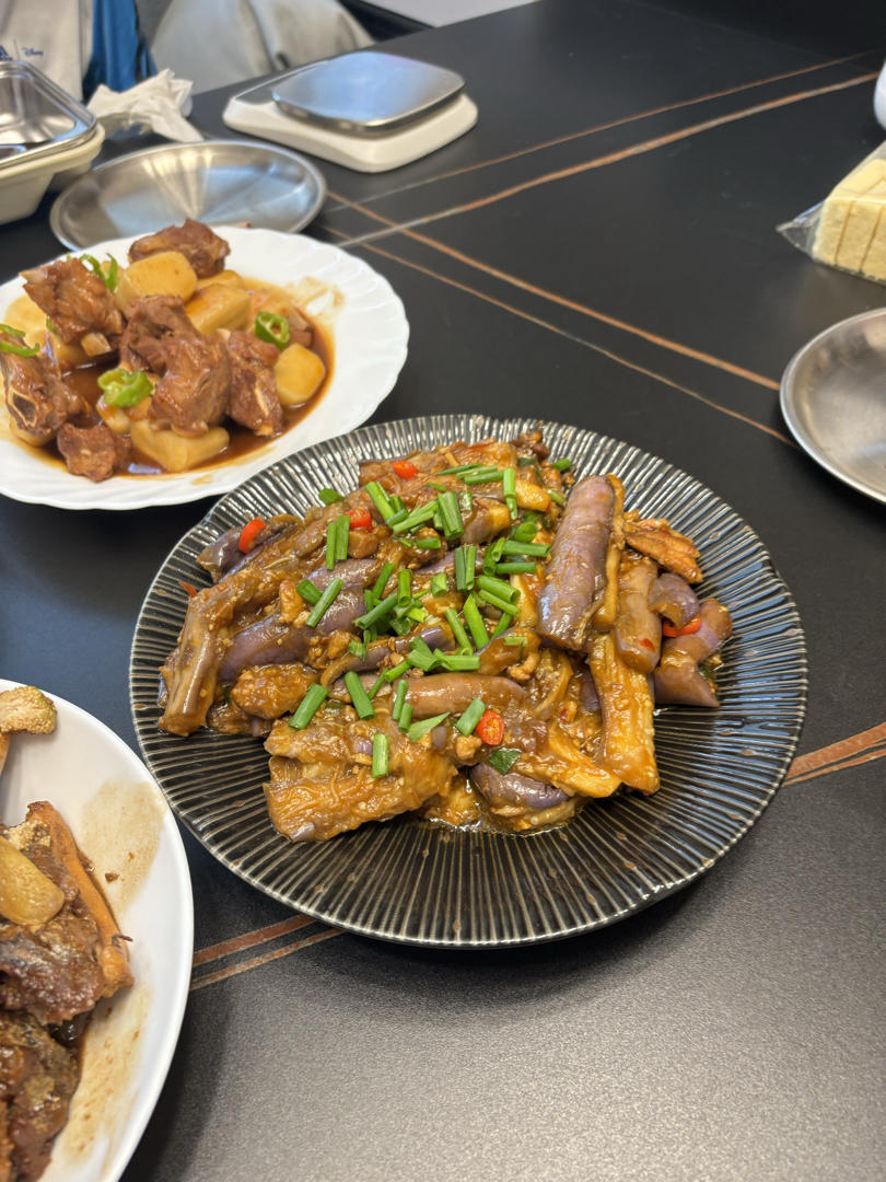 咸鱼茄子煲，香腍软滑，最下饭的家常菜