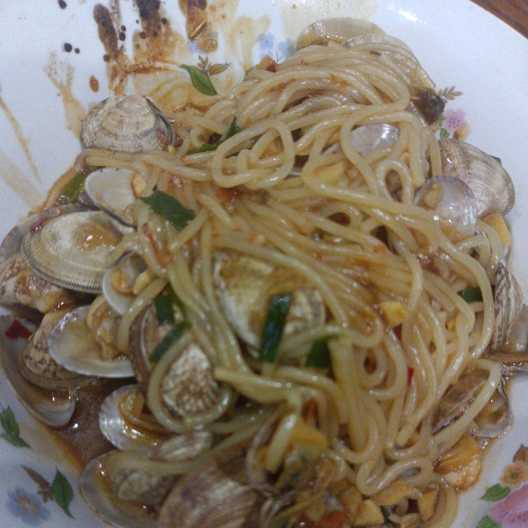 🔥超级简单的辣炒花蛤～味道绝对好吃到舔壳