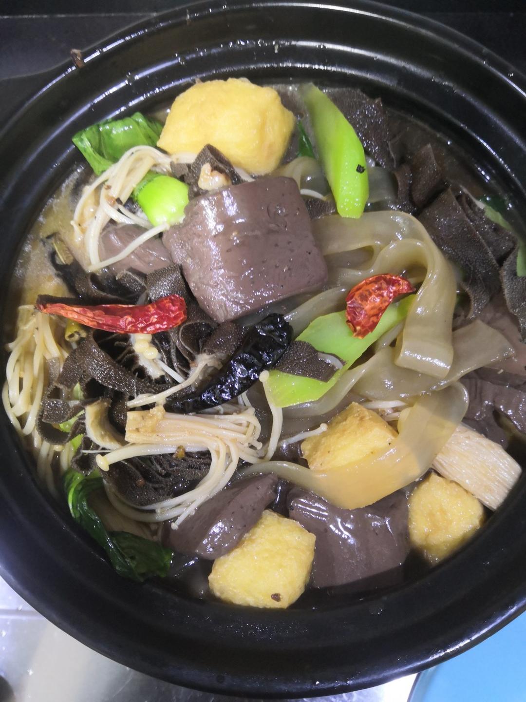 江湖菜鼻祖之一  毛血旺