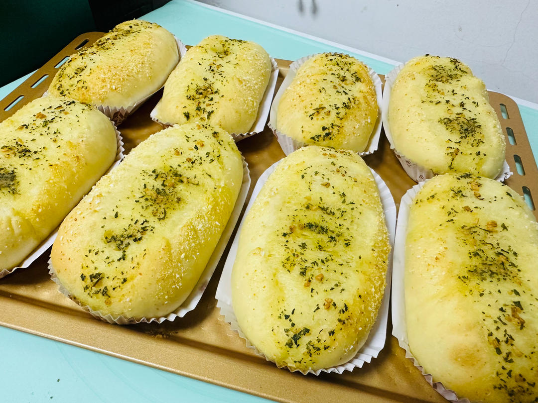 黄金芝士蒜香法式软面包｜芝香浓郁