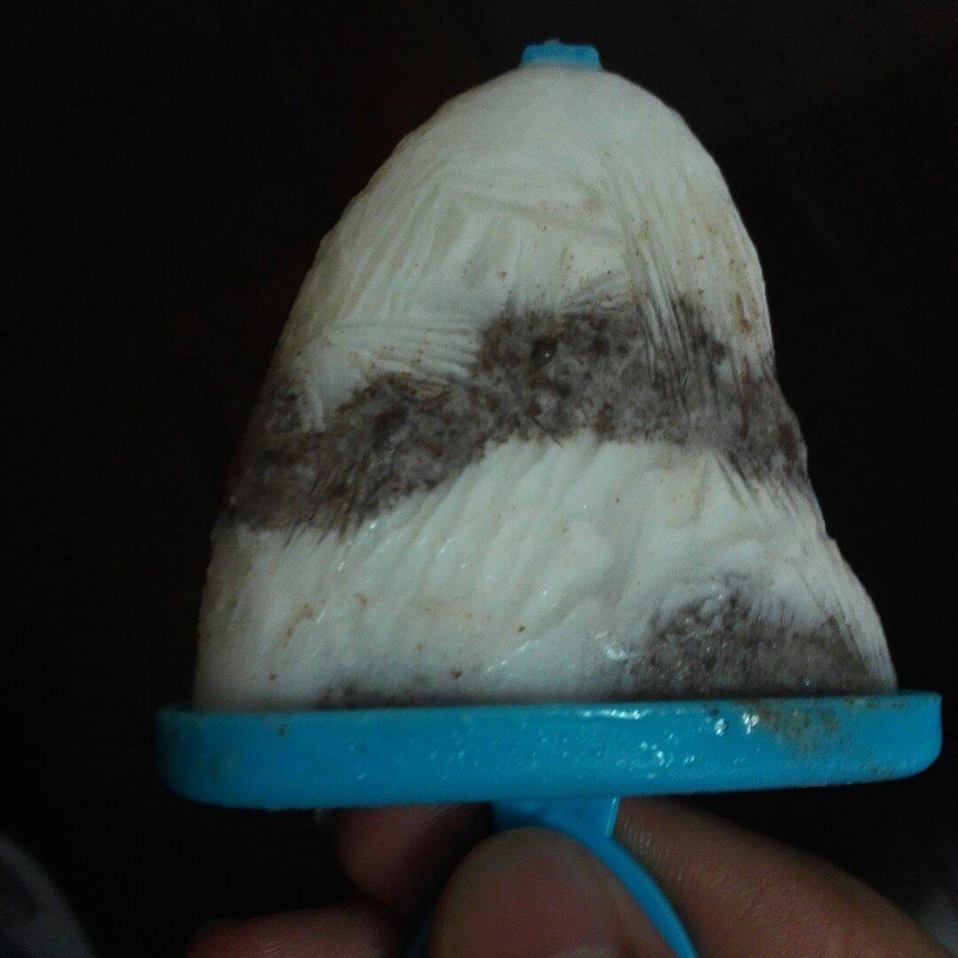 黑白相间的奥利奥酸奶冰棍