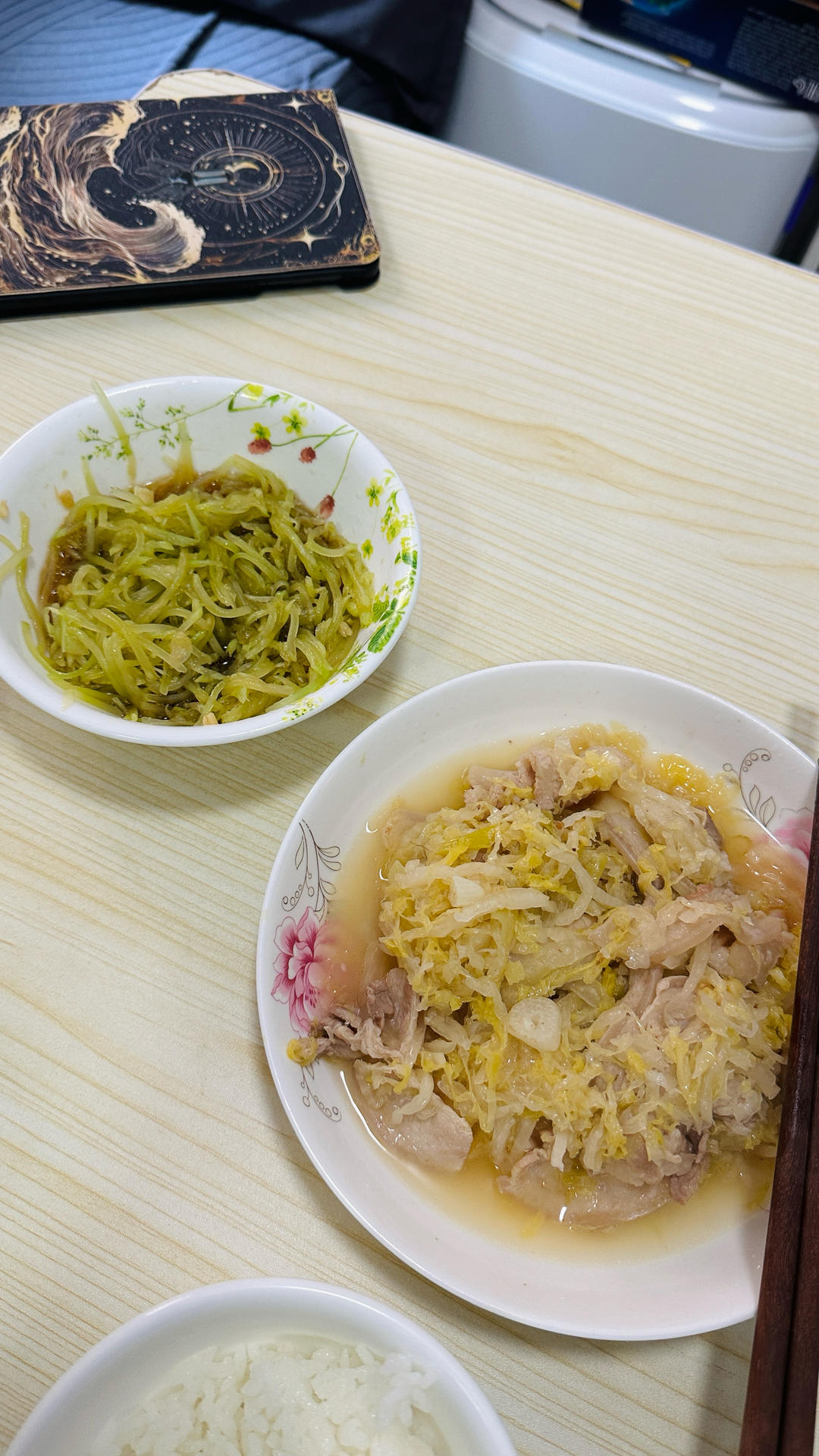 东北酸菜炖白肉