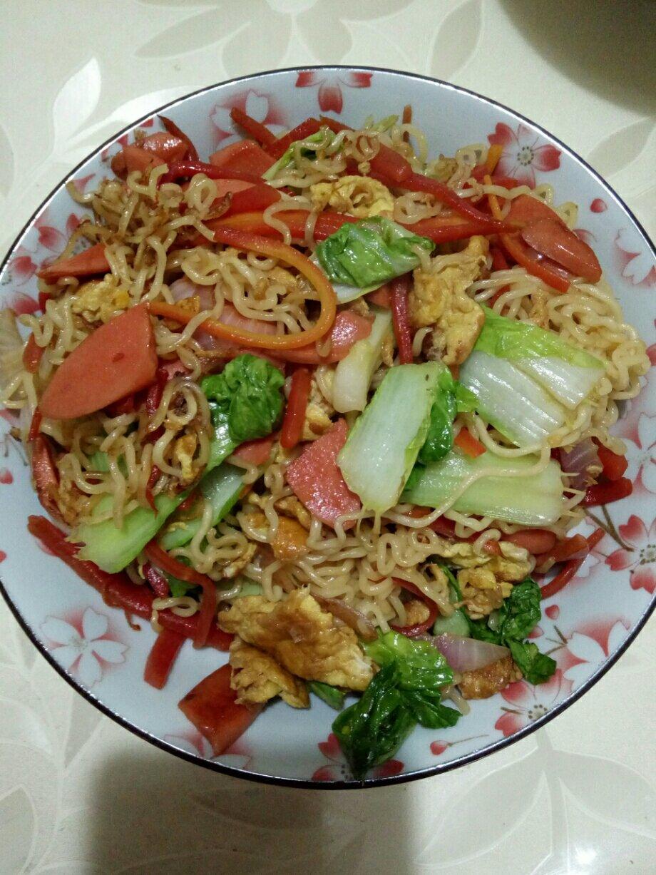 路边摊风味炒方便面