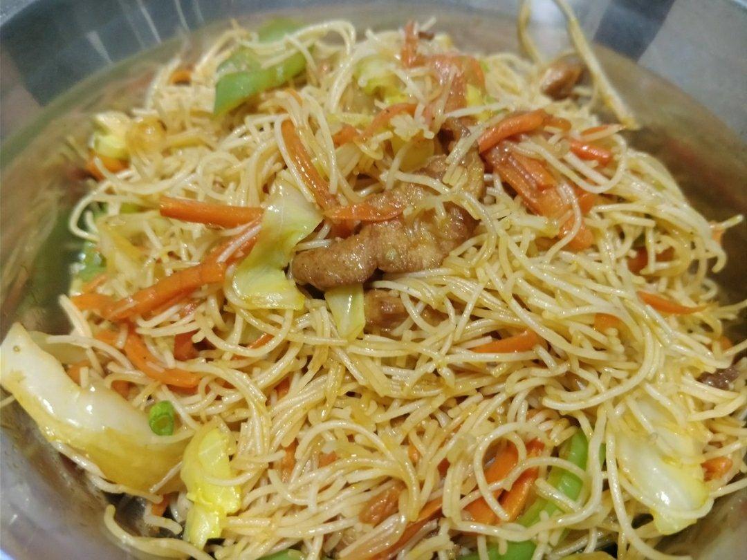 肉丝包菜炒面（学会能去开店）