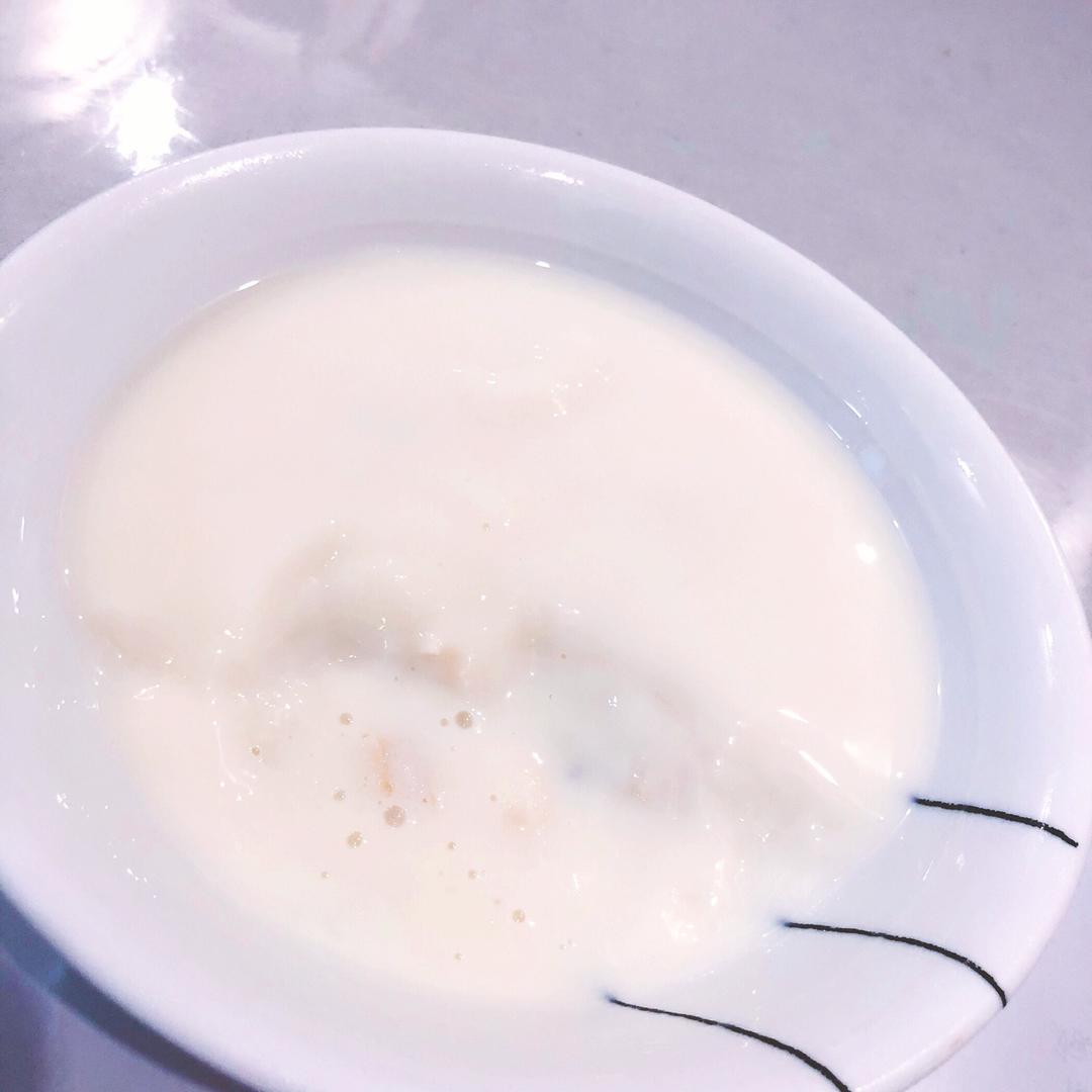 鲜奶炖花胶