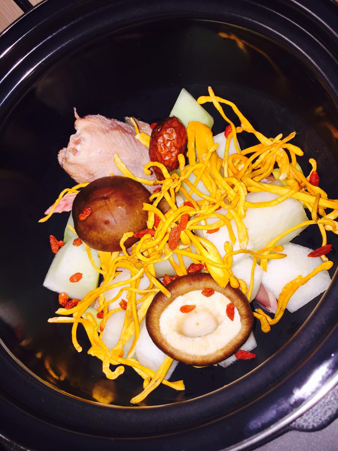 冬瓜鸽子虫草枸杞香菇汤的做法