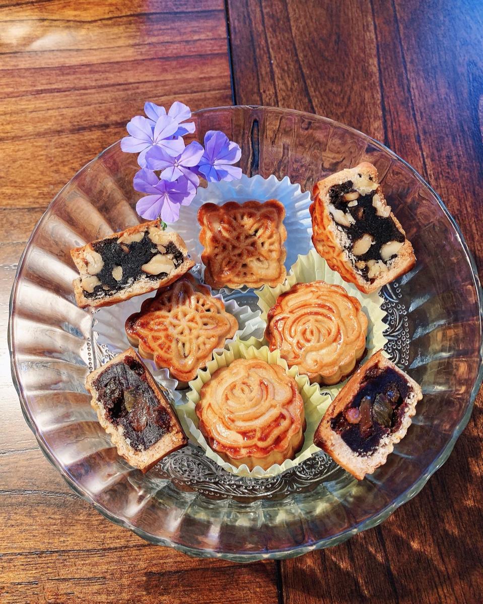 黑芝麻核桃馅月饼