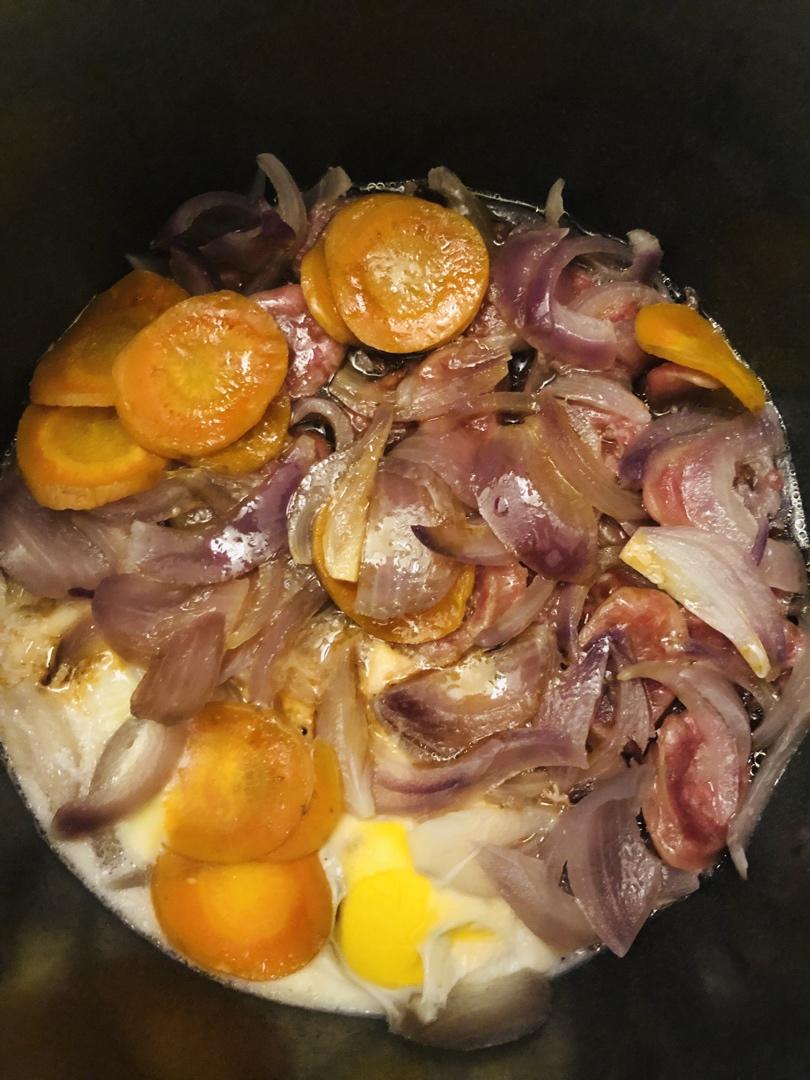 广式腊味煲仔饭