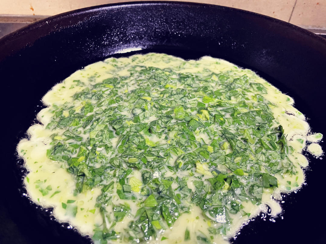 5分钟营养早餐❗️芹菜叶小饼