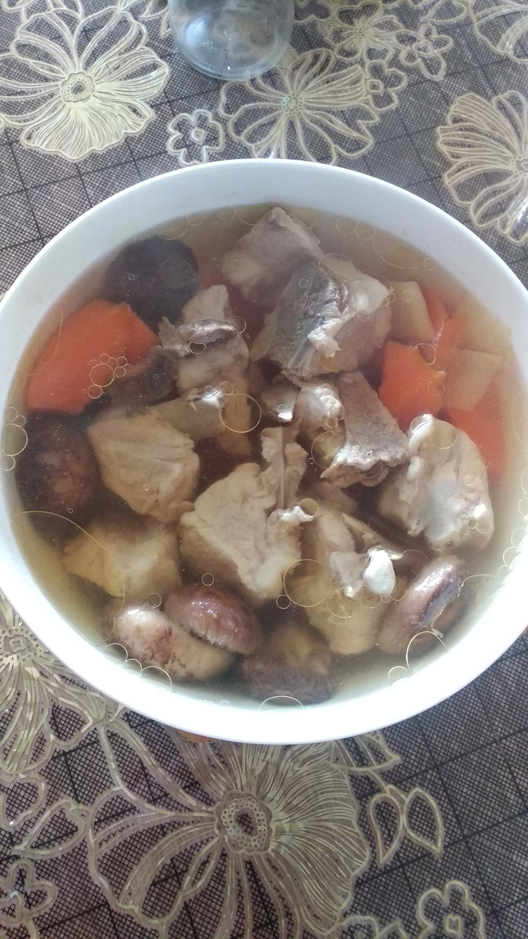 香菇胡萝卜排骨汤