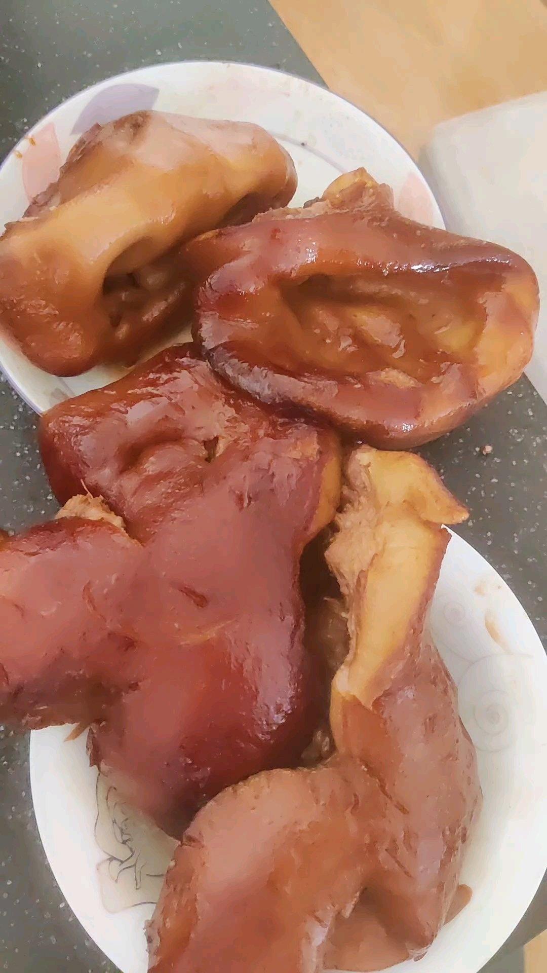 卤猪头肉（阿嫲和小侄子都说好吃）