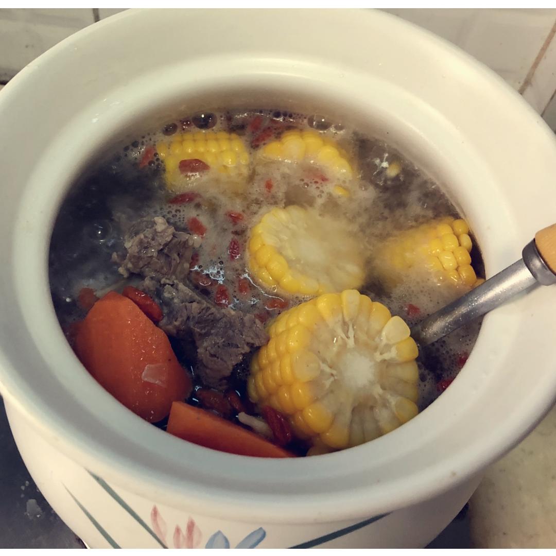 番茄土豆胡萝卜牛骨汤