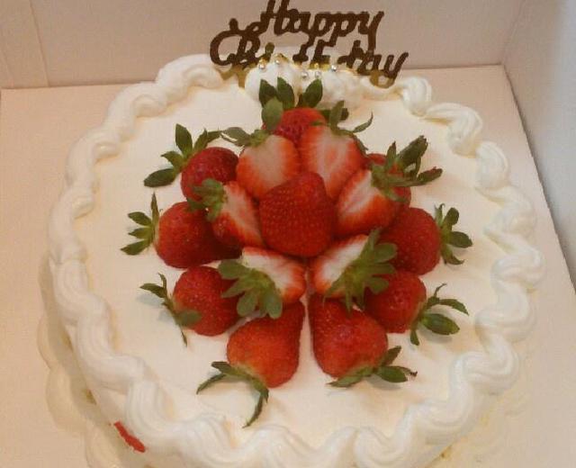 草莓与奶油的碰撞之草莓装饰版蛋糕