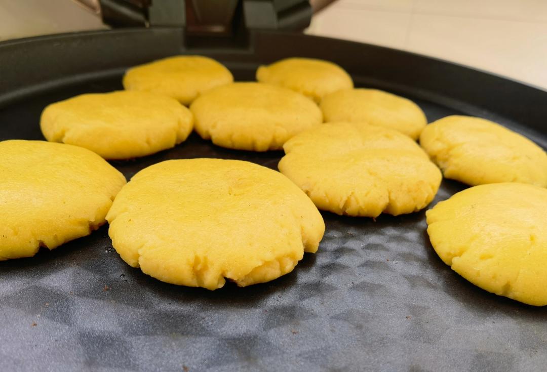 农家乐中的锅贴饼子（玉米饼子 大饼子）
