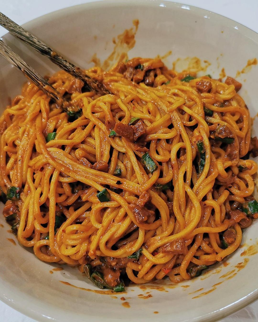 来一碗武汉热干面吧