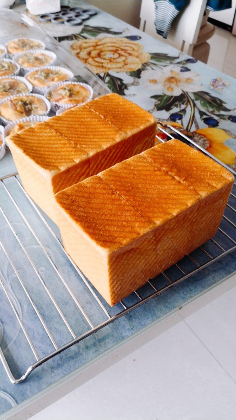 柔软的蜂蜜牛乳全麦吐司