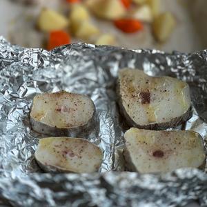 【香烤银鳕鱼】肉质鲜嫩，一口就爱上的香烤银鳕鱼的做法 步骤2