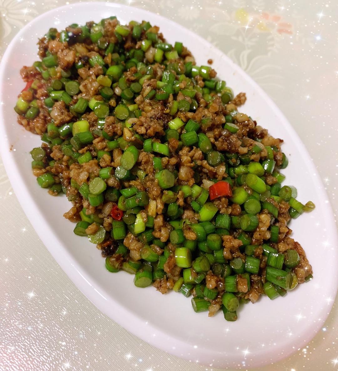 炒苍蝇头（蒜薹炒肉沫）