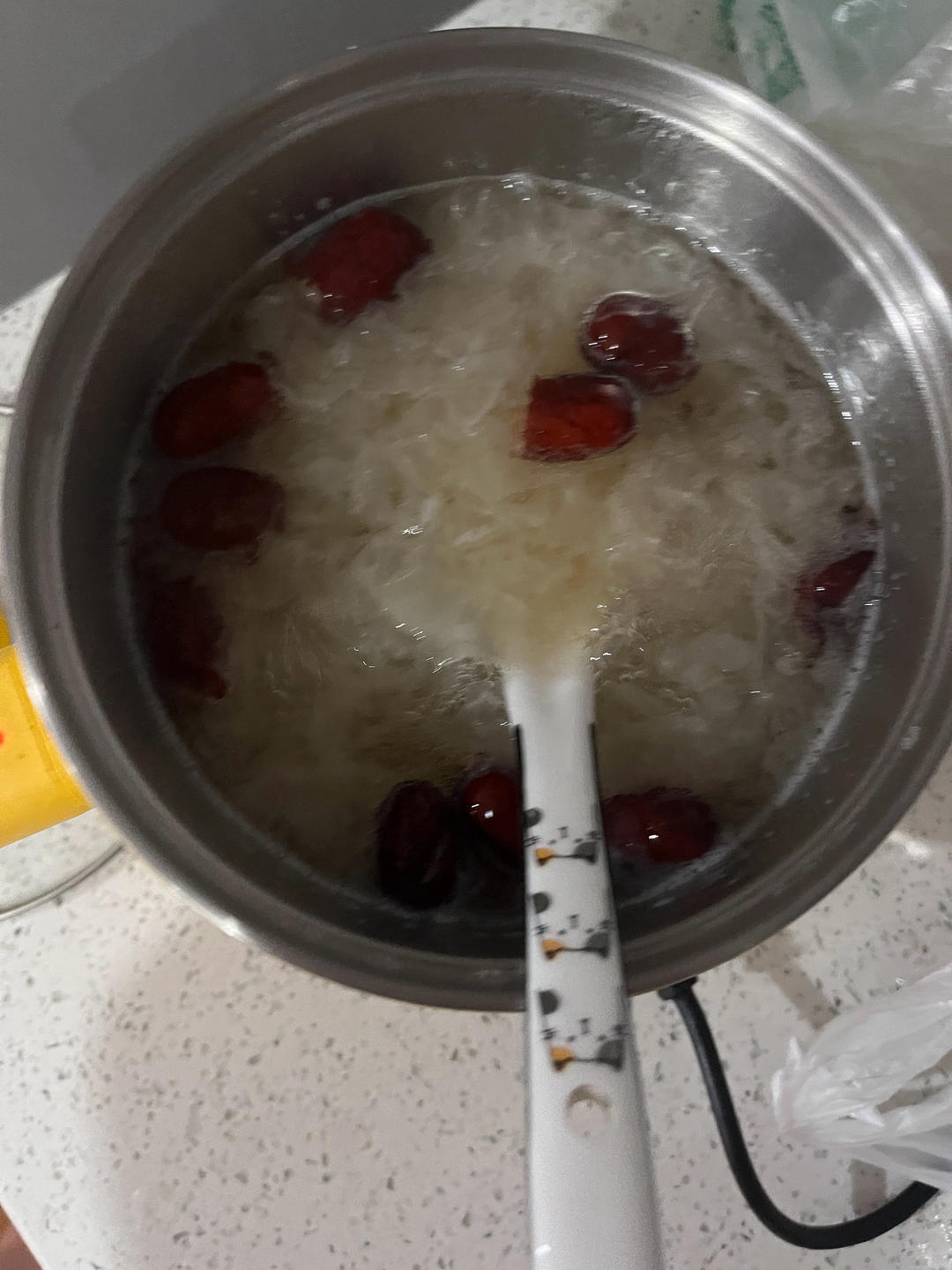 20分钟出胶的银耳莲子羹