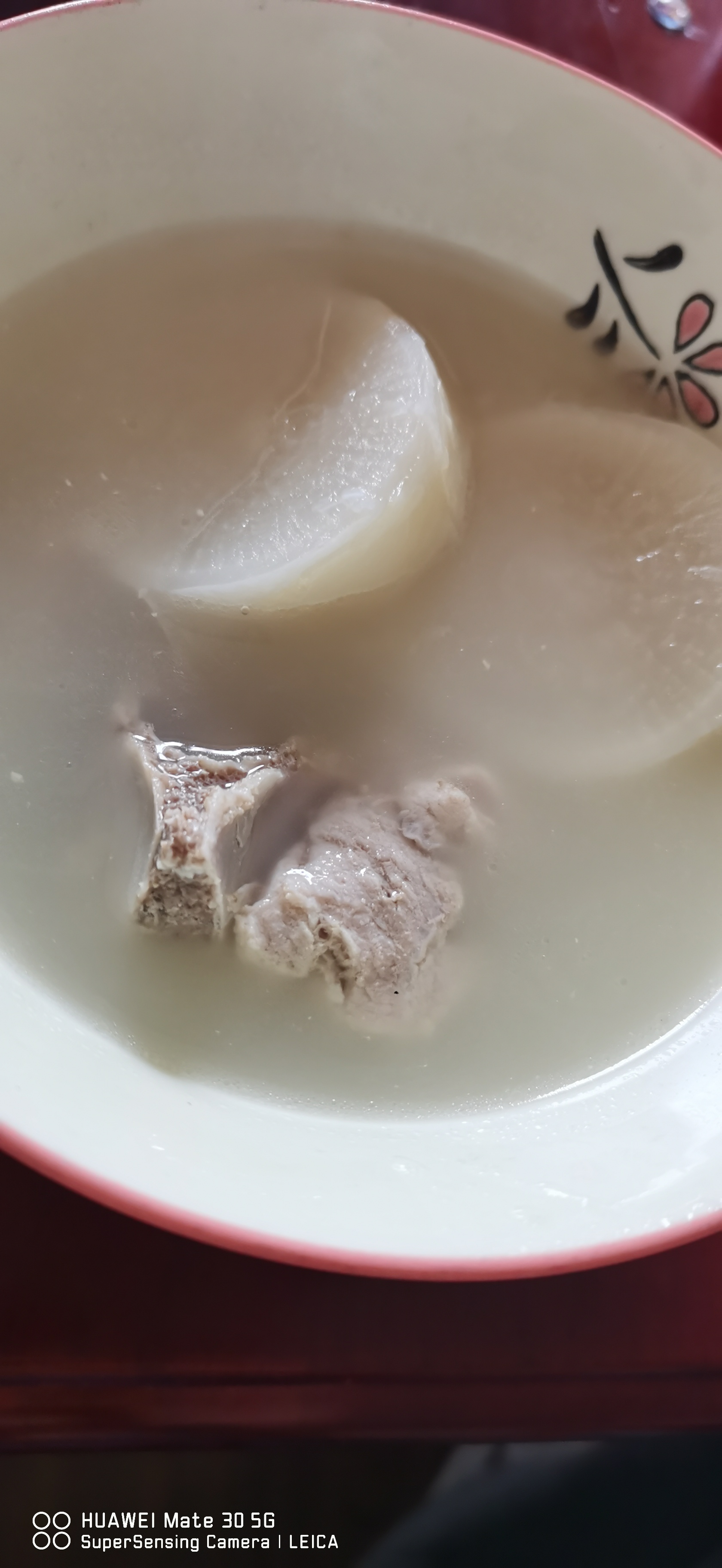 超级鲜美的白玉萝卜排骨汤的做法