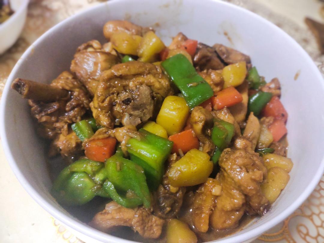 “家常版大盘鸡”汤汁简直拌面拌饭泡饼利器！每次连汤带肉吃的一干二净～