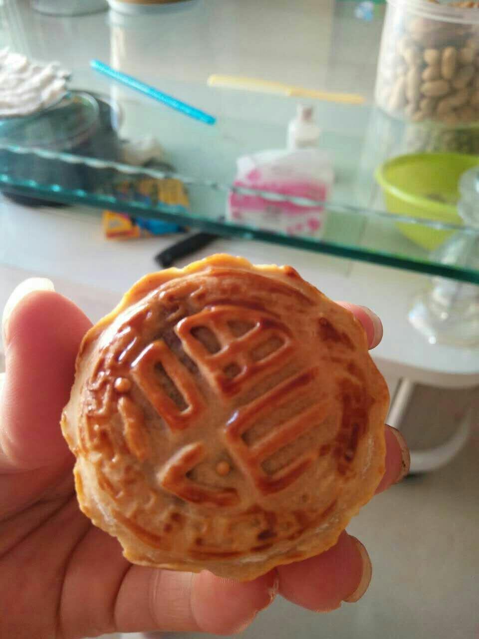 广式月饼—蛋黄莲蓉月饼